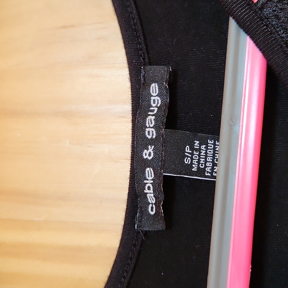 Small black top - Picture 4 of 4